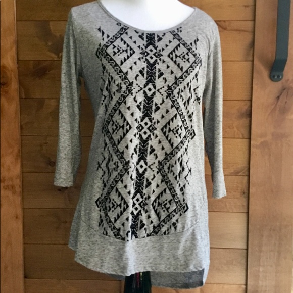 Madison & Berkeley Tops - Madison & Berkeley Grey Aztec Hi-Lo Top, Sz S